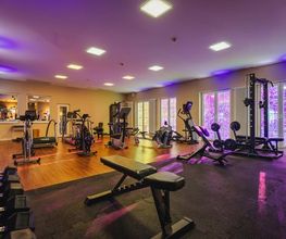 Fitnessraum mit Kraft & Cardio