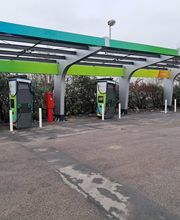 IPLANET Ricarica in sicurezza in modalità ultra fast per tutti i veicoli elettrici.