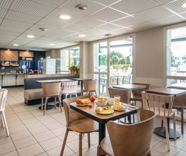 B&B HOTEL Cholet Nord image 11