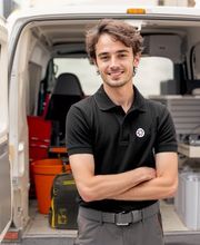 Technicien Garanka lors d'une intervention chez des clients.