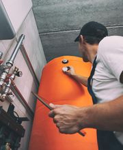 Heizungsservice in Baselland? Wir sind Ihre erste Wahl
In Baselland stehen wir als Experten rund um moderne Heizsysteme an Ihrer Seite. Ob Wärmepumpentechnologien, Solaranlagen oder klassische Heizlösungen – mit unserer jahrelangen Erfahrung und kontinuierlichen Weiterbildung sorgen wir dafür, dass Sie stets die beste Lösung für Ihr Zuhause erhalten. Entdecken Sie mit uns effiziente und umweltfreundliche Möglichkeiten, Ihr Heim optimal zu beheizen.