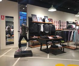 Nike Store Diagonal imagen 5
