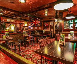 Mr. Pickwick Pub in Basel – Pub food & Late night food