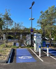 bp pulse Charging Station image 6