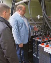 Dipl.-Ing. Thomas Tschaftary präsentiert den autarxia Gewerbespeicher