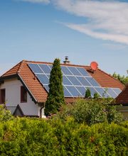 Gemeinsam entwickeln wir das für Sie passende Energiekonzept, das auf Ihre Bedürfnisse zugeschnitten ist. Unsere innovativen Lösungen geben Ihnen die Möglichkeit, unabhängiger von den Schwankungen der Strompreise zu werden.