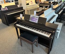 Ausstellung Digitalpianos im Pianohaus Kemp in Bielefeld