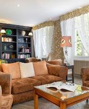 Logis Hôtel Domaine de Valaudran image 17