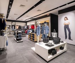 Calvin Klein Outlet immagine 3