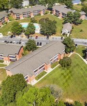 Lake Club Apartments image 11