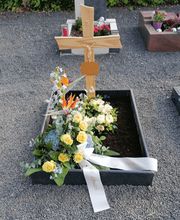 Bestattungen Becher Bild 6