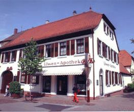 Aussenansicht der Löwen-Apotheke