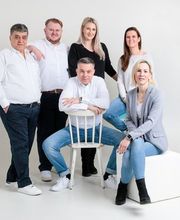 Teamfoto - AXA Versicherungsbüro Markus Schwetlick e.K. - Kfz Versicherung in  Gröbenzell