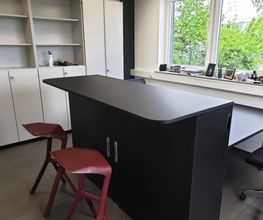 Genese My Cabinet mit Aufsatzplatte