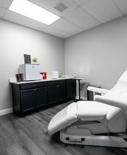 UniQ Laser Center Needham image 10