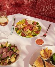 Hotel Plaza Athénée salade lunch déjeuner La Terrasse Montaigne