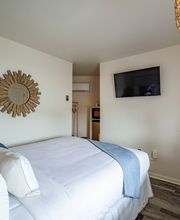 Ocean Glass Inn image 11