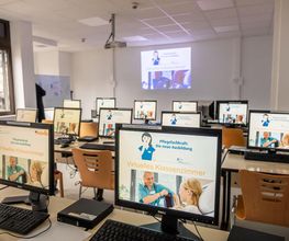 Die Akademie ist digital. Mit dem virtuellen Klassenzimmer und E-Learning ist das Lernen der Theorie so einfach und flexibel wie noch nie.