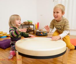 In der Musikalischen Früherziehung haben die Kinder viel Spaß.