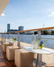 Solarwaterworld Hafen: Schiffsrundfahrten und Sightseeing Touren in Berlin mit Solar-Katamaran Bild 10