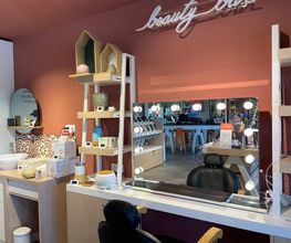 Le Beauty Bar est le lieu idéale pour trouver votre besoin, épilation, rasoir, brosse à dent, siège massant, sèche cheveux des plus grades marques, Dyson, L'oreal, Oral-B, Philips, Braun, Babyliss