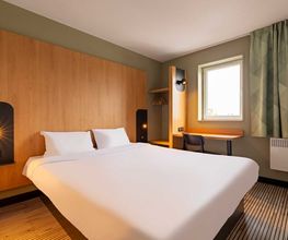 B&B HOTEL Calais Centre Saint-Pierre image 1
