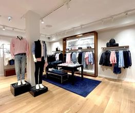 Tommy Hilfiger image 4