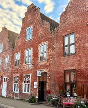 Historisches Haus und Straßenzug