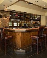 Full bar with speciality cocktails