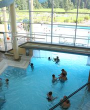 Schwimm- und Attraktionsbecken in der Therme Obernsees