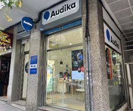 Fachada exterior del Centro Auditivo Audika Vigo, Rúa de Barcelona 81