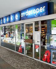 Aussenansicht der Apotheke an der Oper