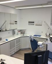 Dr. med. dent. Raymond F. Vogel Bild 6