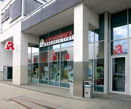 Aussenansicht der Apotheke im Brunnen Center
