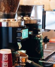 Red and Red Specialty Coffee & Reformer Pilates Bild 4