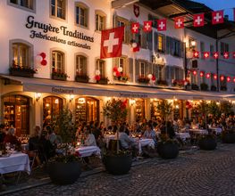 Gruyère Traditions Switzerland - Restaurant et fromagerie artisanale Bild 1