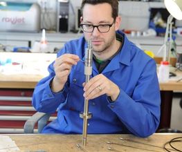 Solvias AG - Labormitarbeiter an der Arbeit