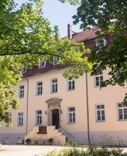 Im Schloss befindet sich ein Andachtsraum der für Trauerfeiern gebucht werden kann.