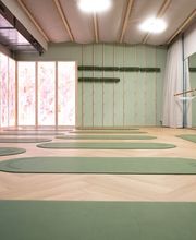ANNTIN | wellbeing studio | reformer pilates, yoga, dance, breathwork Bild 4