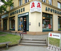 Aussenansicht der Alexandrinen-Apotheke
