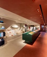 Lacoste Saint Tropez image 1