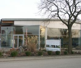 Firmengebäude Haupteingang