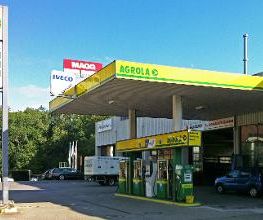 AGROLA Tankstelle in Tafers - mehrere Tanksäulen - bei Garage Iveco