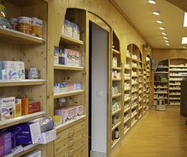 intérieur-de-la-pharmacie-savigny