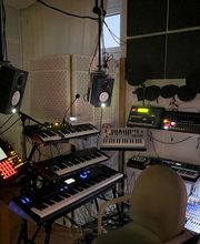 Synthesizer des Left Style Domizil - Tonstudio Dresden