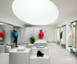 Canada Goose Paris - Champs Elysées image 3