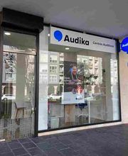 Vista Exterior del Centro Auditivo Audika en El Alisal, Santander, Cantabria. Ubicado en la Calle Los Ciruelos 33, bajo Derecha. 