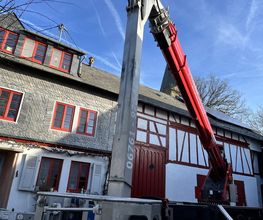 Reparatur mit der Hubarbeitsbühne