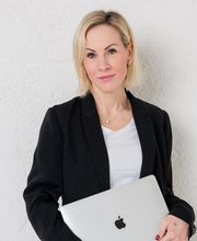 Mitarbeiterin der Agentur - AXA Versicherungsbüro Markus Schwetlick e.K. - Kfz Versicherung in  Mainburg