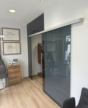 Glasschiebetüre in Bürotrennwand.JPEG